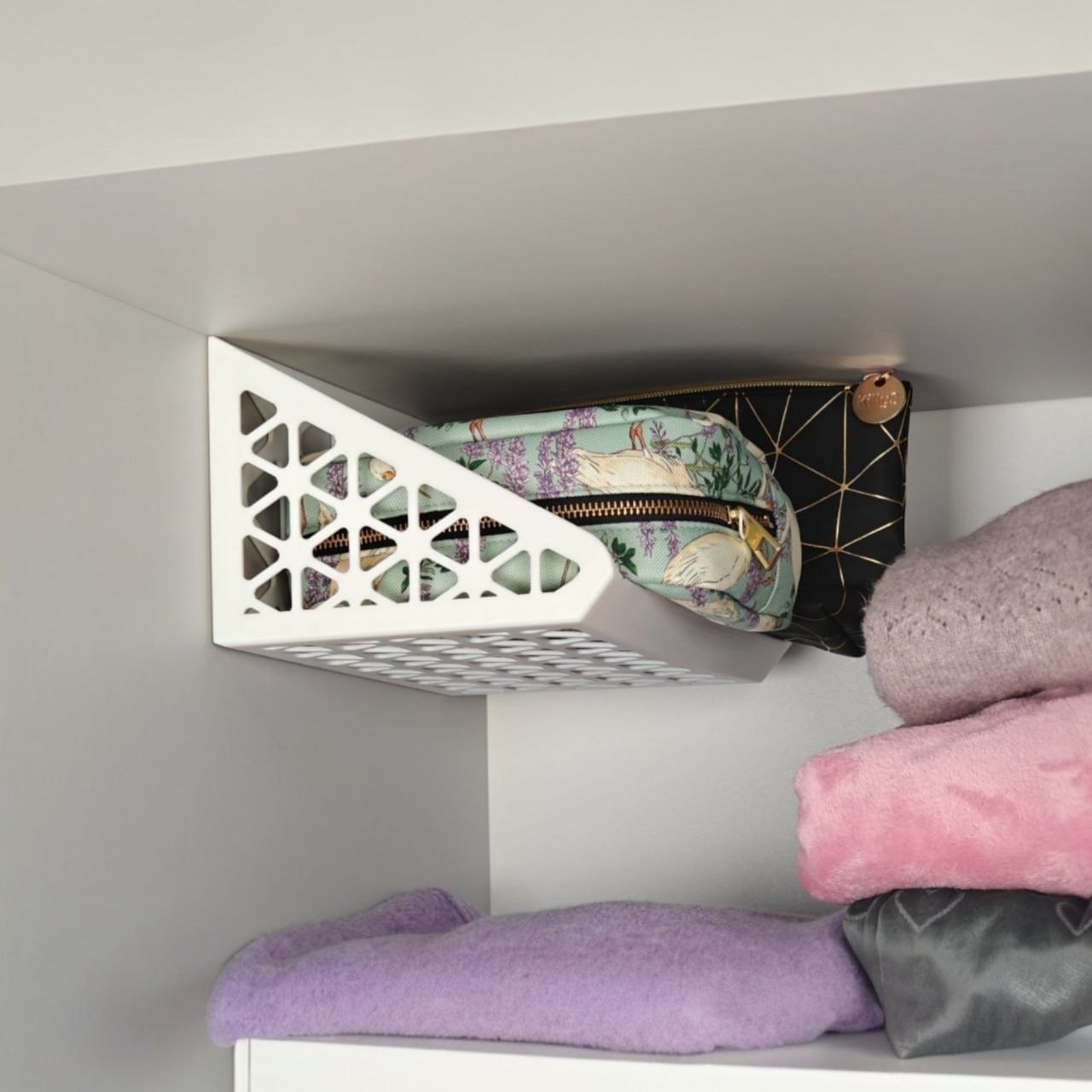 📦 CornerSpace Shelf 🧩✨ | Smart Closet Organizer